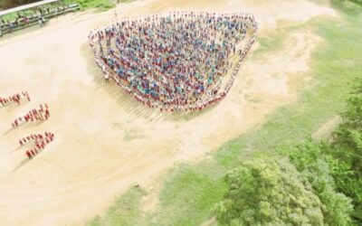 Colegio Fe y Alegría celebra el Día Mundial del Agua con la gota humana más grande