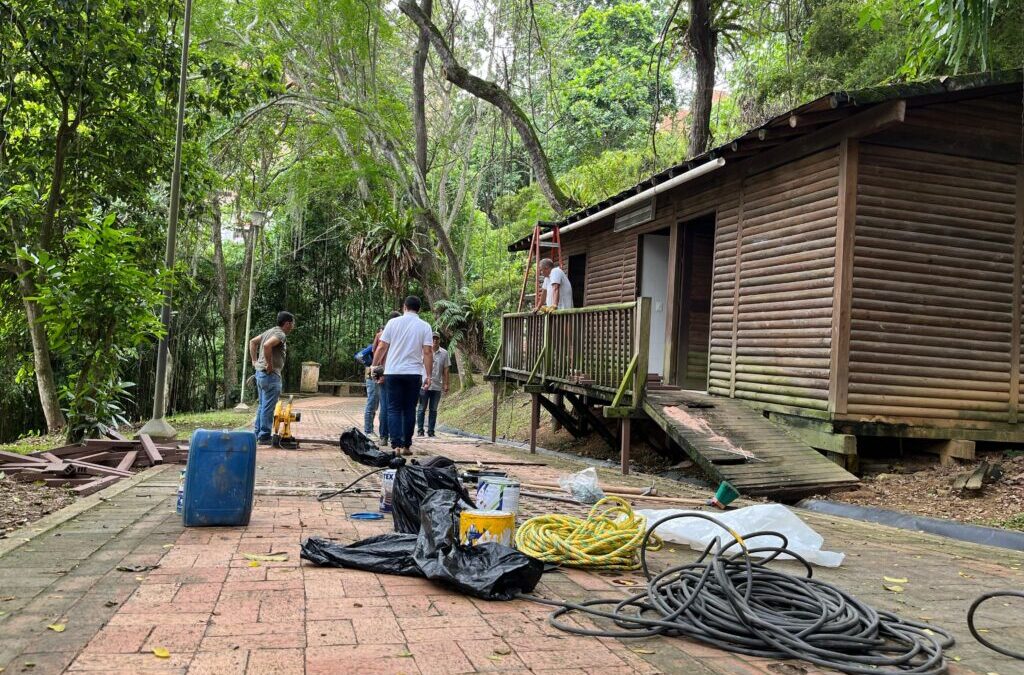 Alcaldía inició mantenimiento del ‘Parque de los perros’ en Cabecera