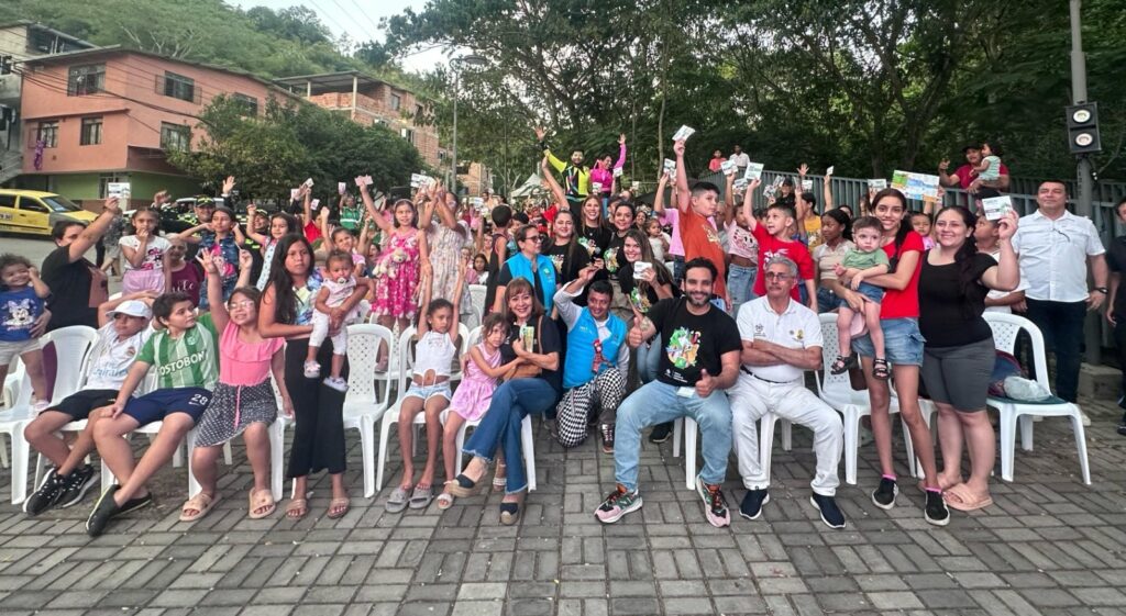 «Bucarasanta en el barrio» revoluciona la tarde familiar de propios y visitantes