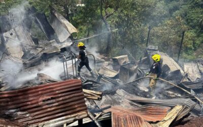 Así Bomberos controló el incendio estructural en el barrio El Nogal
