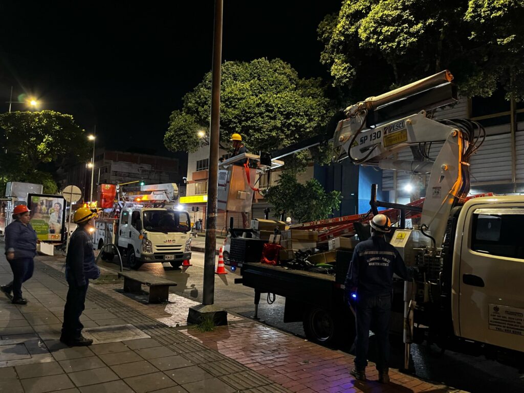 Alcalde Beltrán solucionó fallas en alumbrado público de la 15