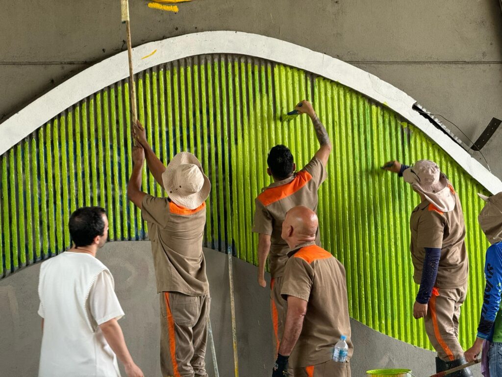 Reclusos embellecen Puente de Provenza.