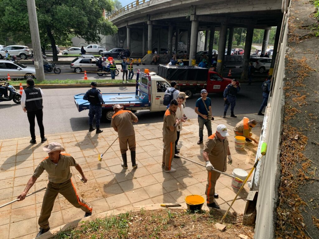 Reclusos intervienen el Puente de Provenza.