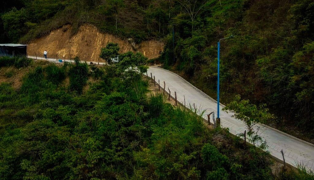 Campesinos estrenan vías rurales en Bucaramanga.