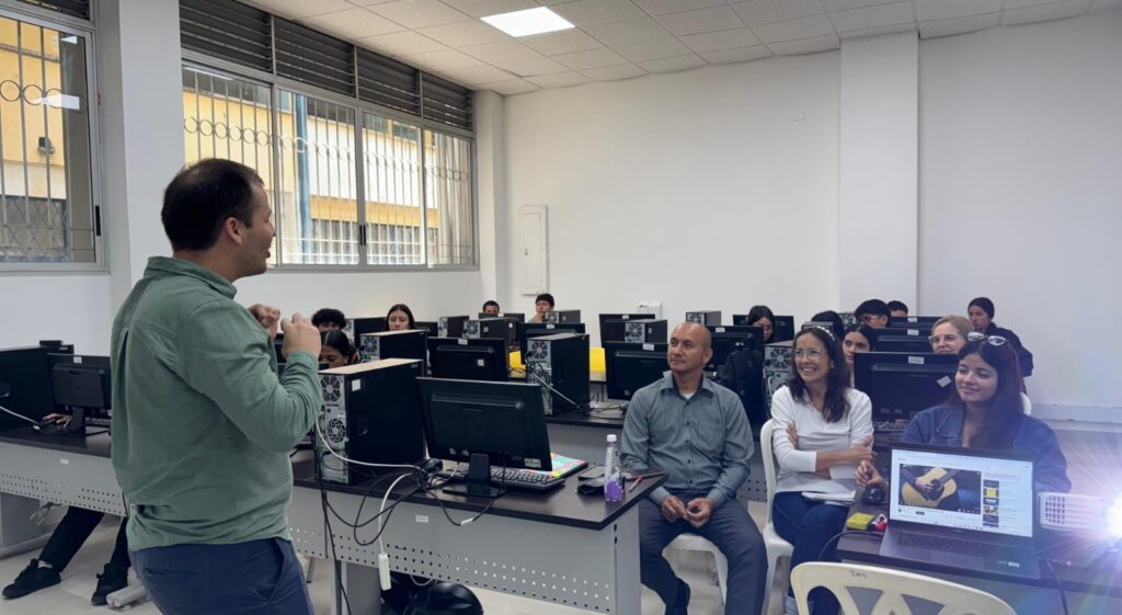Cursos de inglés gratuitos en alianza con el SENA