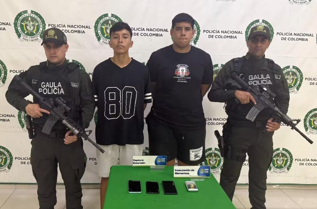 Dos capturados por extorsionar a menores de edad