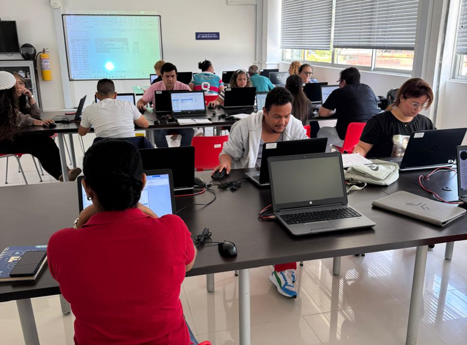 Estudie gratis en los Puntos Vive Digital