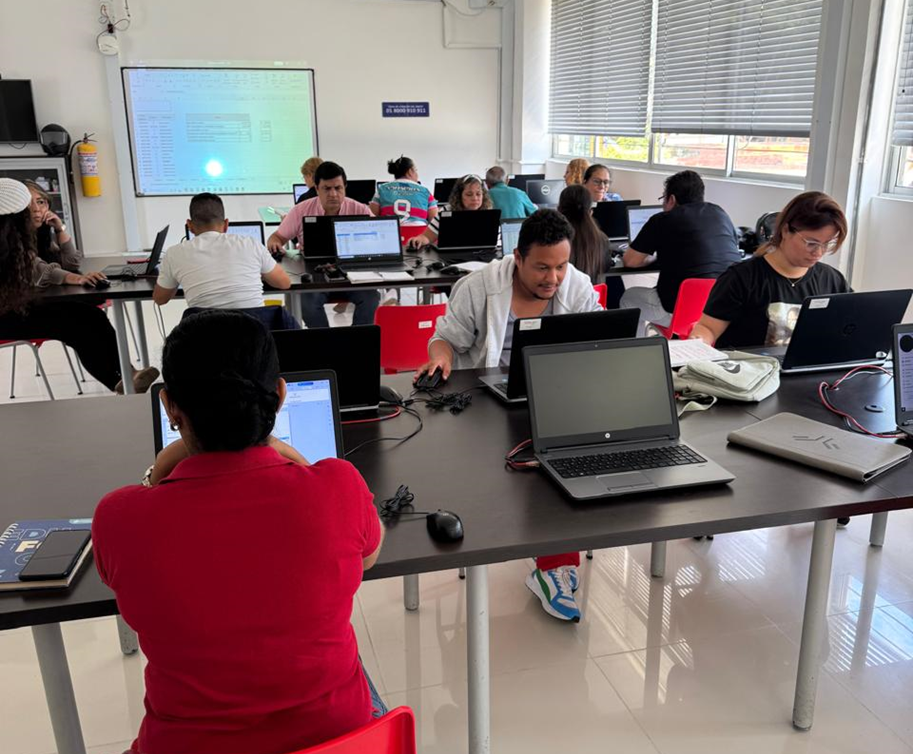 Estudie gratis en los Puntos Vive Digital