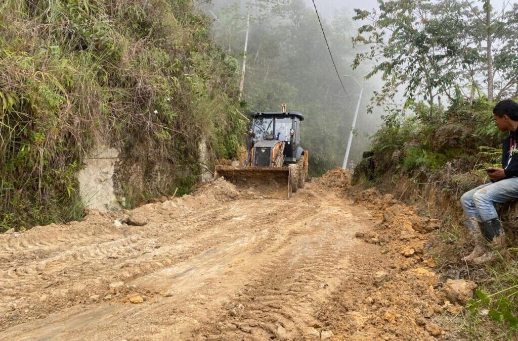 Maquinaria amarilla atendió 19 puntos críticos por derrumbes del fin de semana