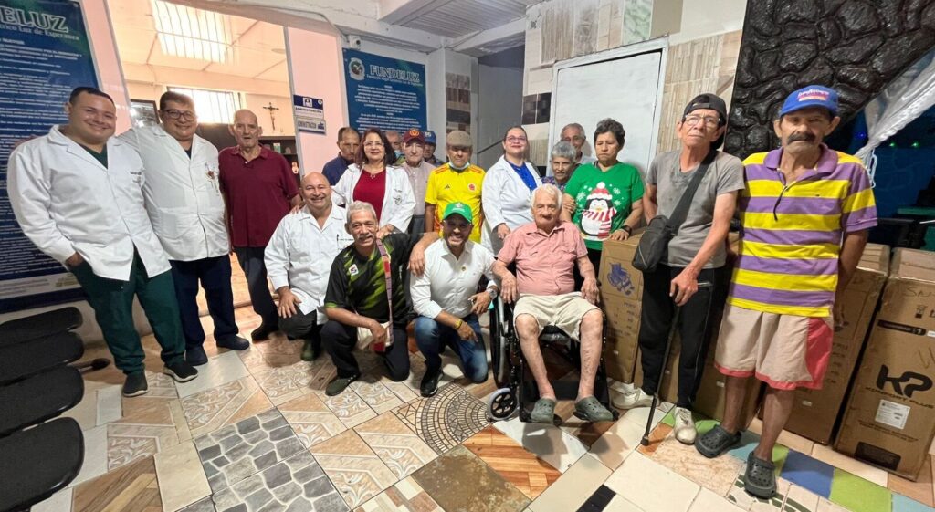 Adultos mayores de Esales y hogares geriátricos recibieron 70 sillas de ruedas