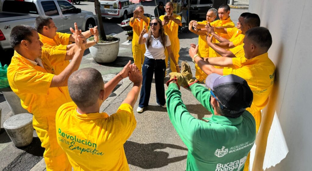 Clase EMAjistral en plena calle