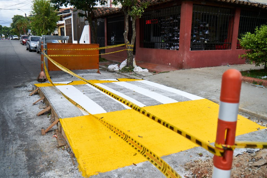Proyecto de pavimentación incluirá reductores de velocidad