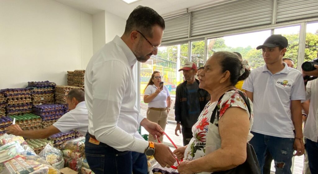 Arrancó la entrega de 3 mil mercados a población vulnerable