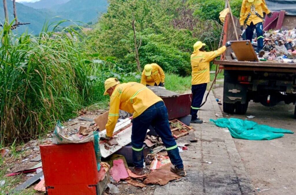 La Empresa de Aseo de Bucaramanga inició la intervención de 150 puntos críticos