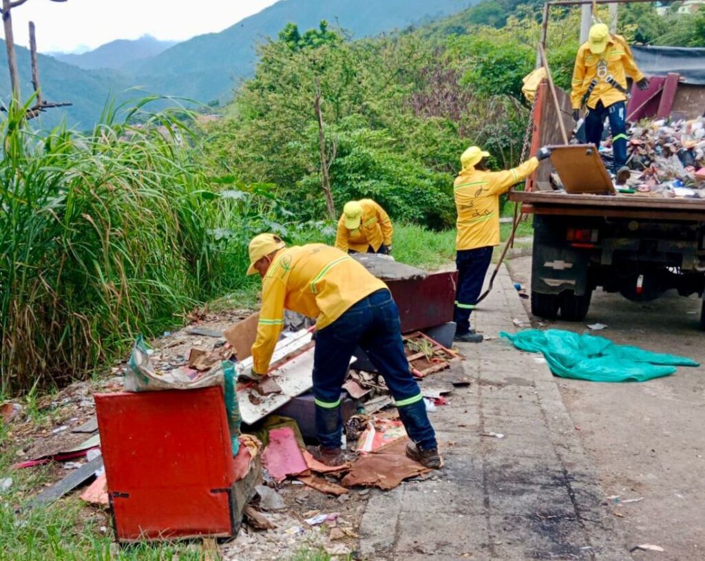 La Empresa de Aseo de Bucaramanga inició la intervención de 150 puntos críticos