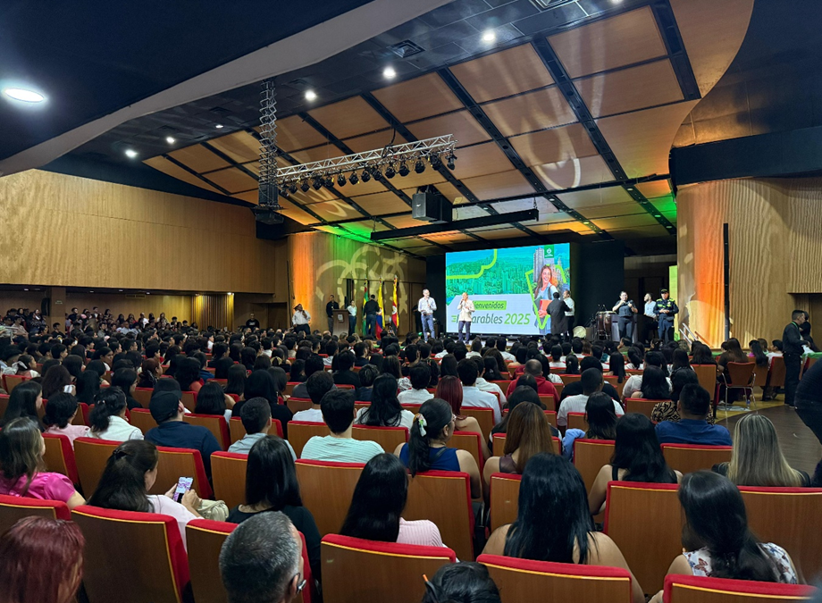 Se superó la meta en becas universitarias para el 2025