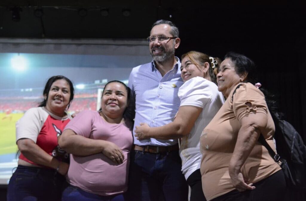 400 madres cuidadoras beneficiadas con bonos de mercado