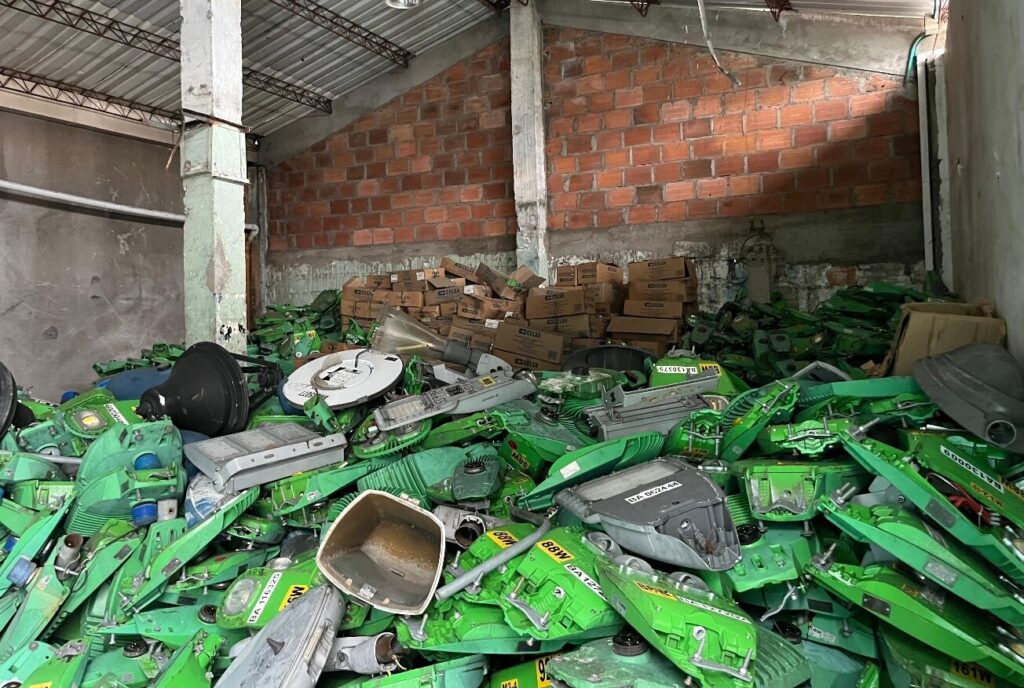 Alumbrado Público cede su espacio a Bomberos