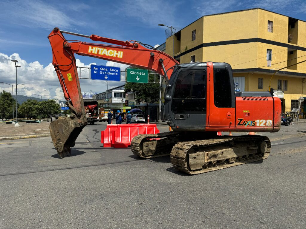 Cierre vial temporal en la Avenida Quebradaseca por reparación de hundimiento