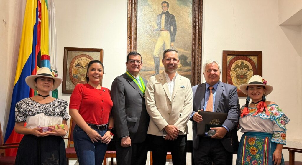 Bucaramanga entrega las llaves de la ciudad a Jean Claude Bessudo, símbolo del turismo colombiano