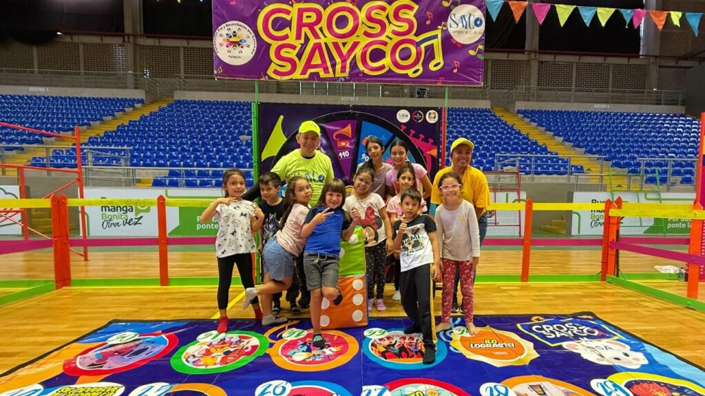 Más de 500 niños y adultos mayores vivieron el parque móvil de Sayco