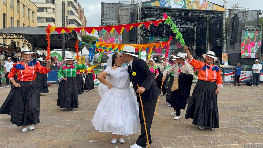 Cerca de 600 bailarines danzaron en el Torbellinódromo