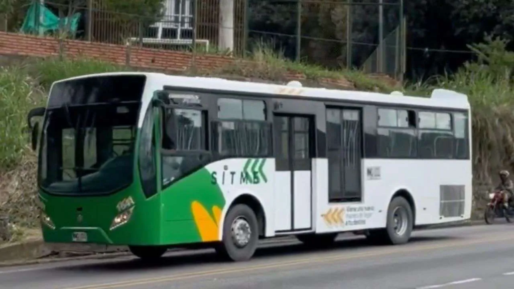 Inició proceso de transición de Metrolínea con buses padrones