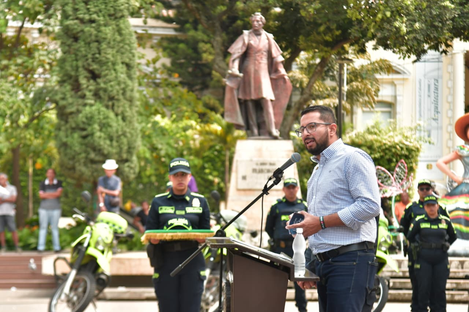 Bucaramanga refuerza la seguridad en Navidad con 80 nuevos uniformados