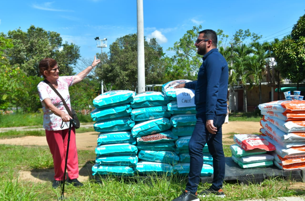 Alcalde Cristian Portilla entregó cinco toneladas de alimento a animalitos vulnerables