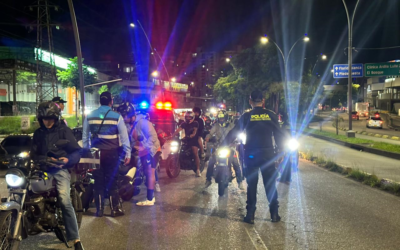 Fuerte operativo contra caravanas de motos