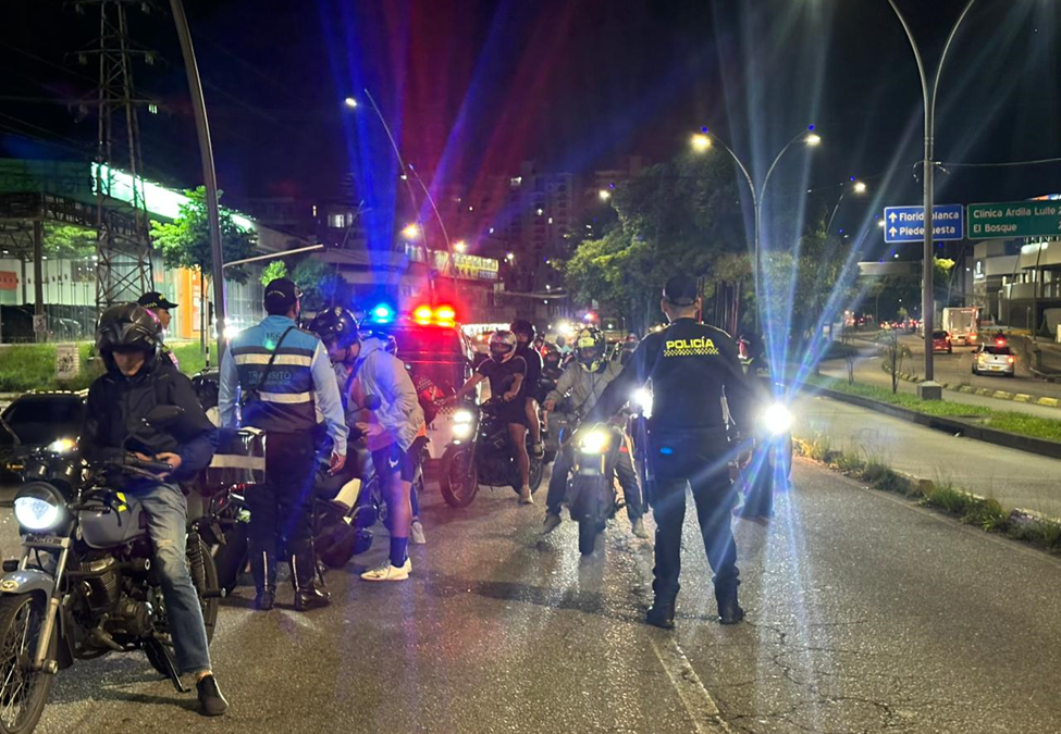 Fuerte operativo contra caravanas de motos