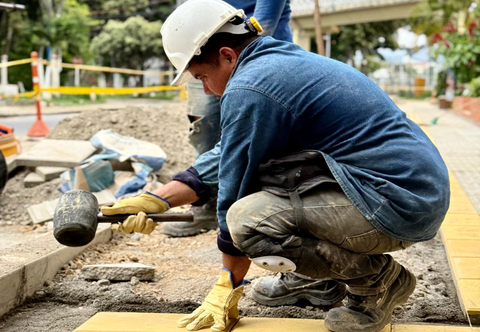 Más de 60 barrios estrenan andenes en Bucaramanga
