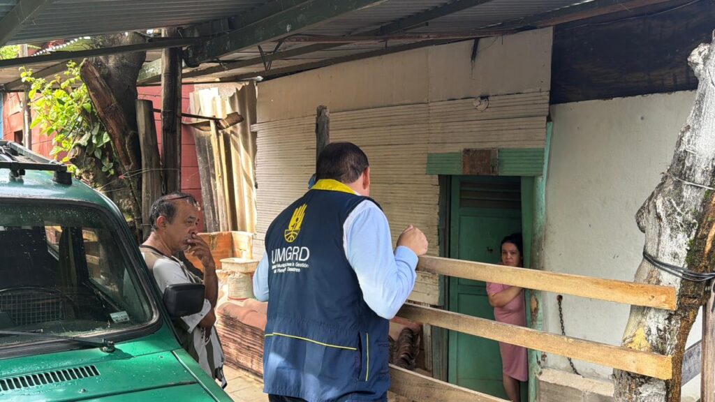 Alcaldía recorre sectores afectados por lluvias para atender a familias vulnerables