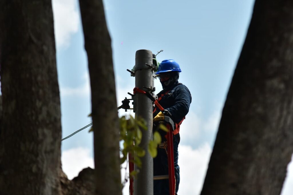 Doce puntos intervenidos en 12 horas por el Alumbrado Público de Bucaramanga