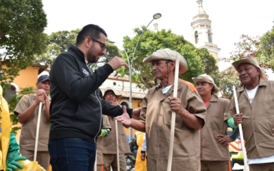 Privados de la libertad limpiaron la Plaza Cívica