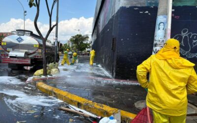 Bucaramanga limpia: Alcaldía y EMAB han realizado 94 lavados en puntos críticos