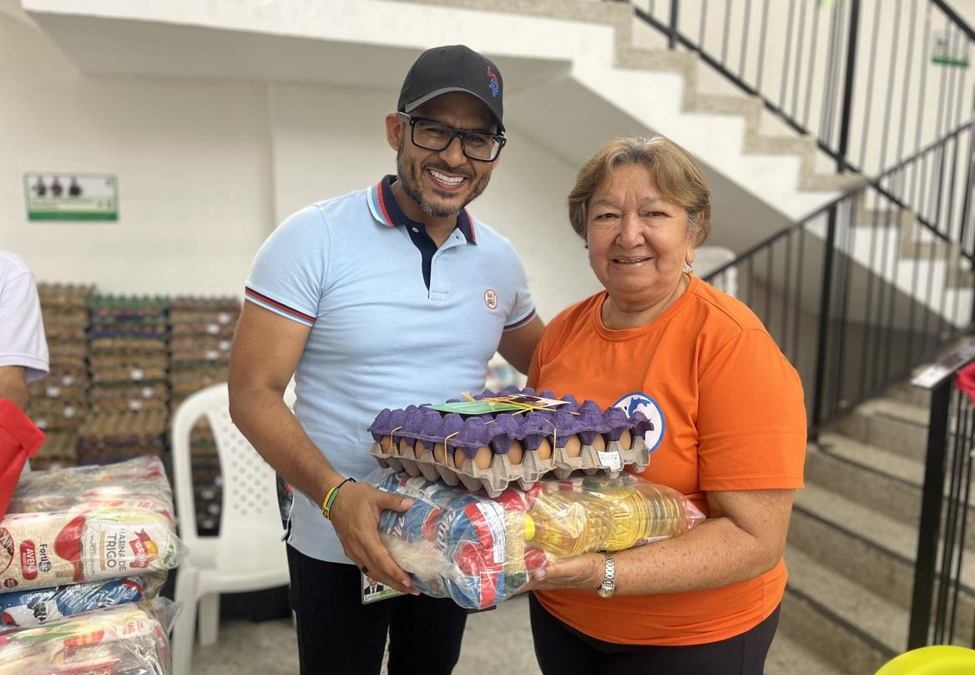 Inició la entrega de mercados para adultos mayores