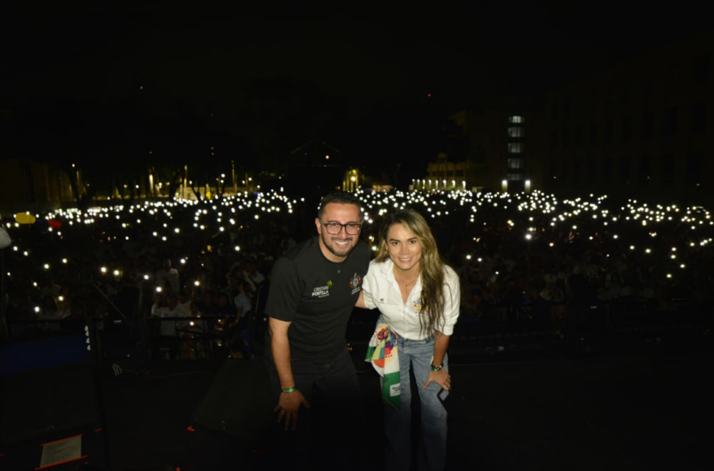 Más de 15 mil bumangueses en concierto de Alex Campos