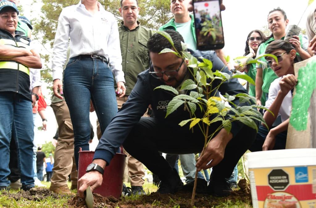 Más de 600 árboles se sembraron en Campo Hermoso