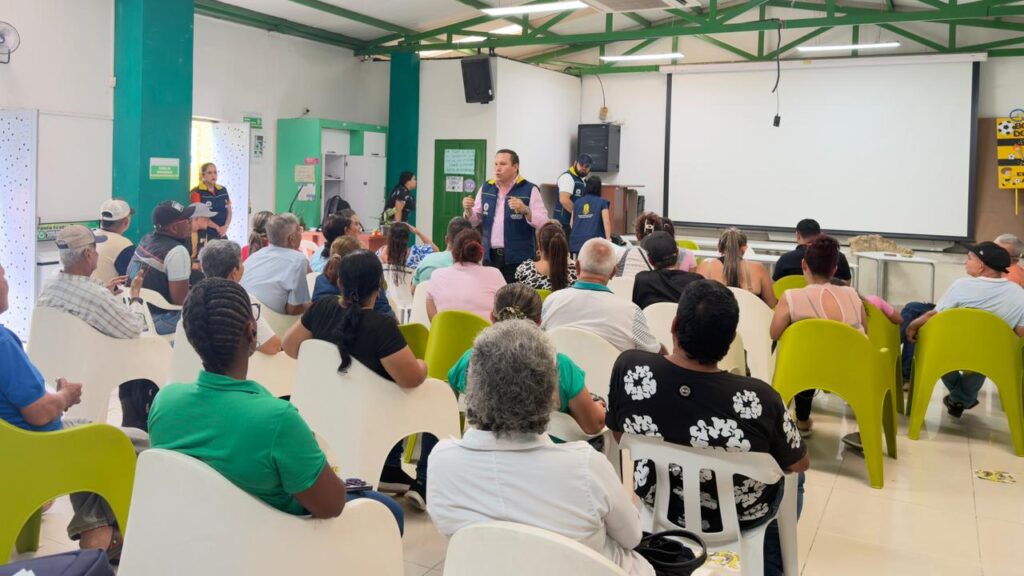 Alcaldía refuerza diálogo con comunidad de Kennedy para atender situación de riesgo
