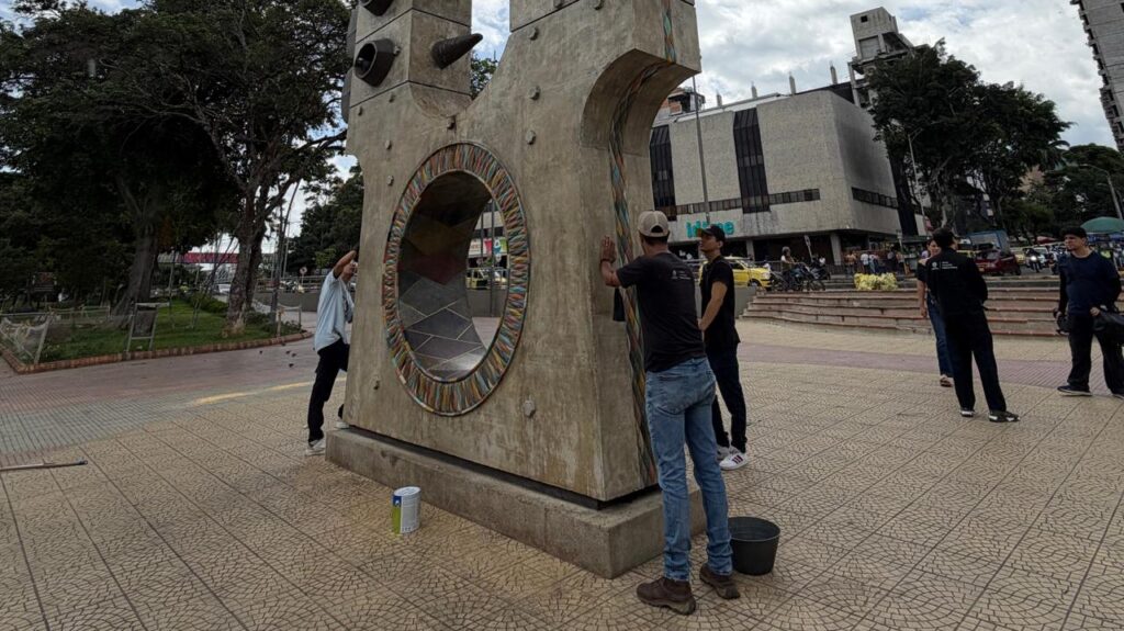 El Clavijero resiste: Bucaramanga avanzó en la recuperación de emblemática escultura tras ataque vandálico