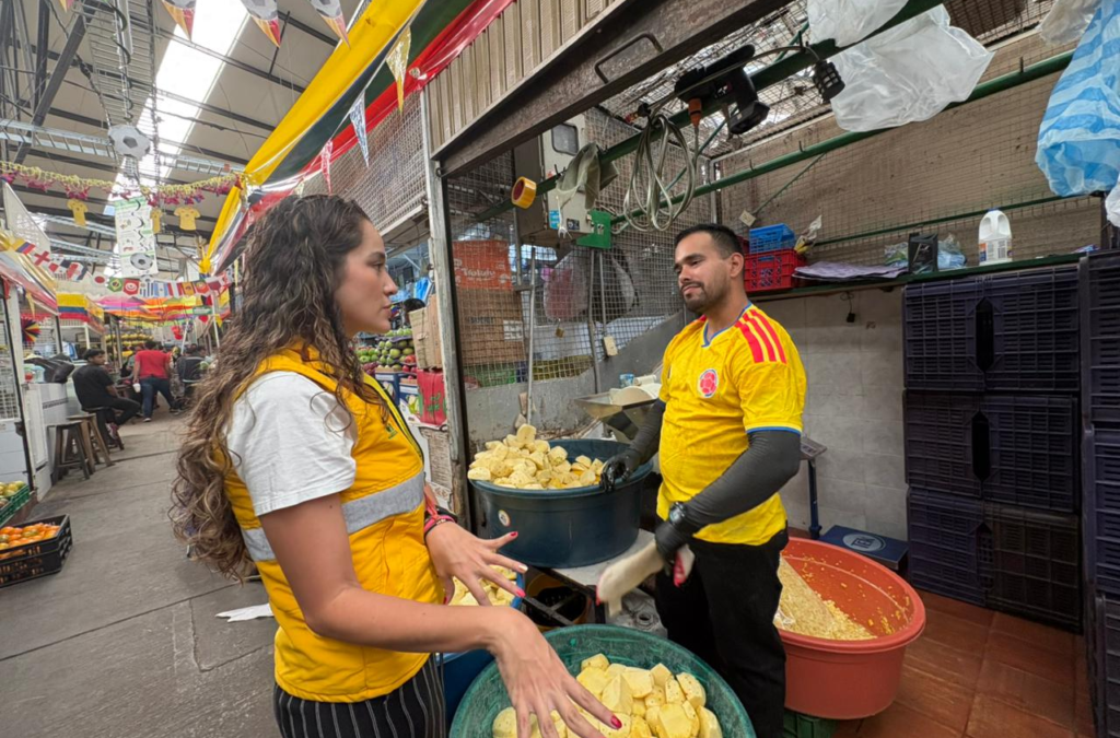 Comerciantes de Plaza San Francisco se capacitaron en disposición de residuos