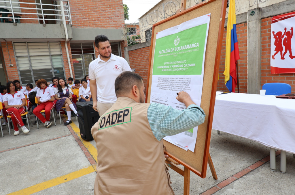 Alcaldía entregó comodato a la Institución Educativa Claveriano